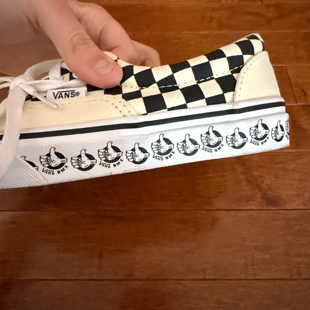 Kids’ Vans - Picture 5 of 6